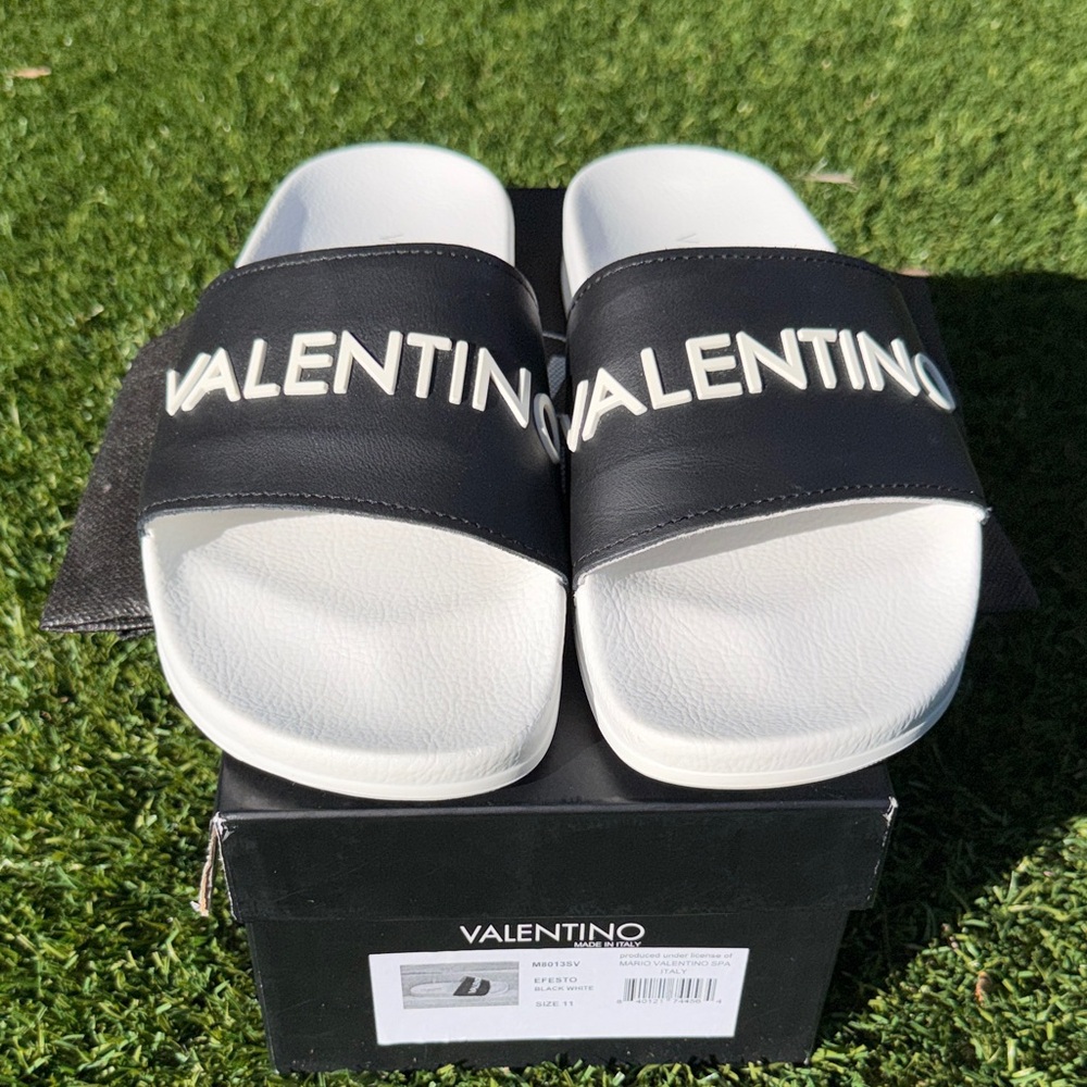 NEW - Valentino Monochrome Logo Slides Sz 11